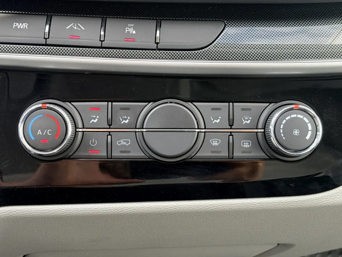 89 kWh 204PK L3H2 Elektrische Koelwagen Vriezer Dual Thermo King -22°C/22°C Camera Cruise Control Apple Carplay Parkeersensoren Koel Koeler Kühl Kühler Kühlwagen Kühlkasten Frigo Vries