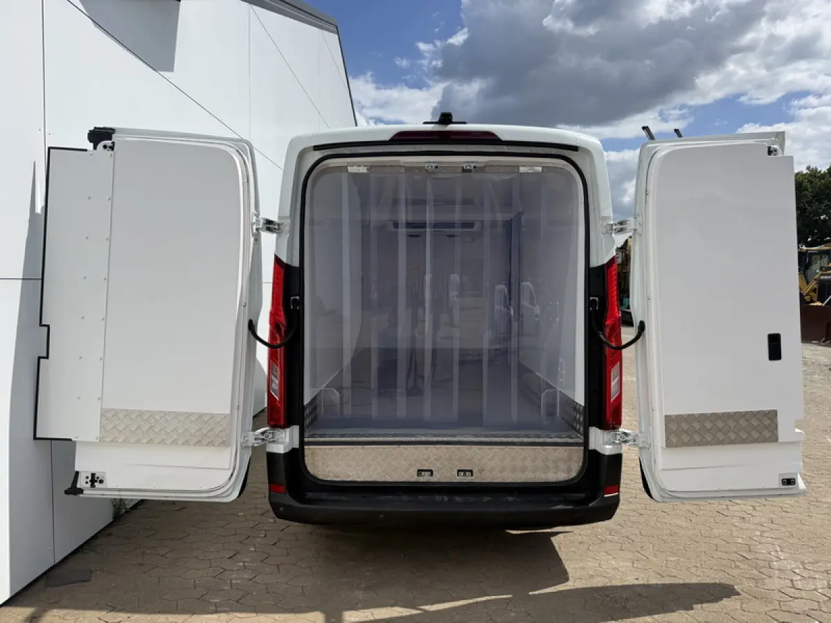89 kWh 204PK L3H2 Elektrische Koelwagen Vriezer Dual Thermo King -22°C/22°C Camera Cruise Control Apple Carplay Parkeersensoren Koel Koeler Kühl Kühler Kühlwagen Kühlkasten Frigo Vries