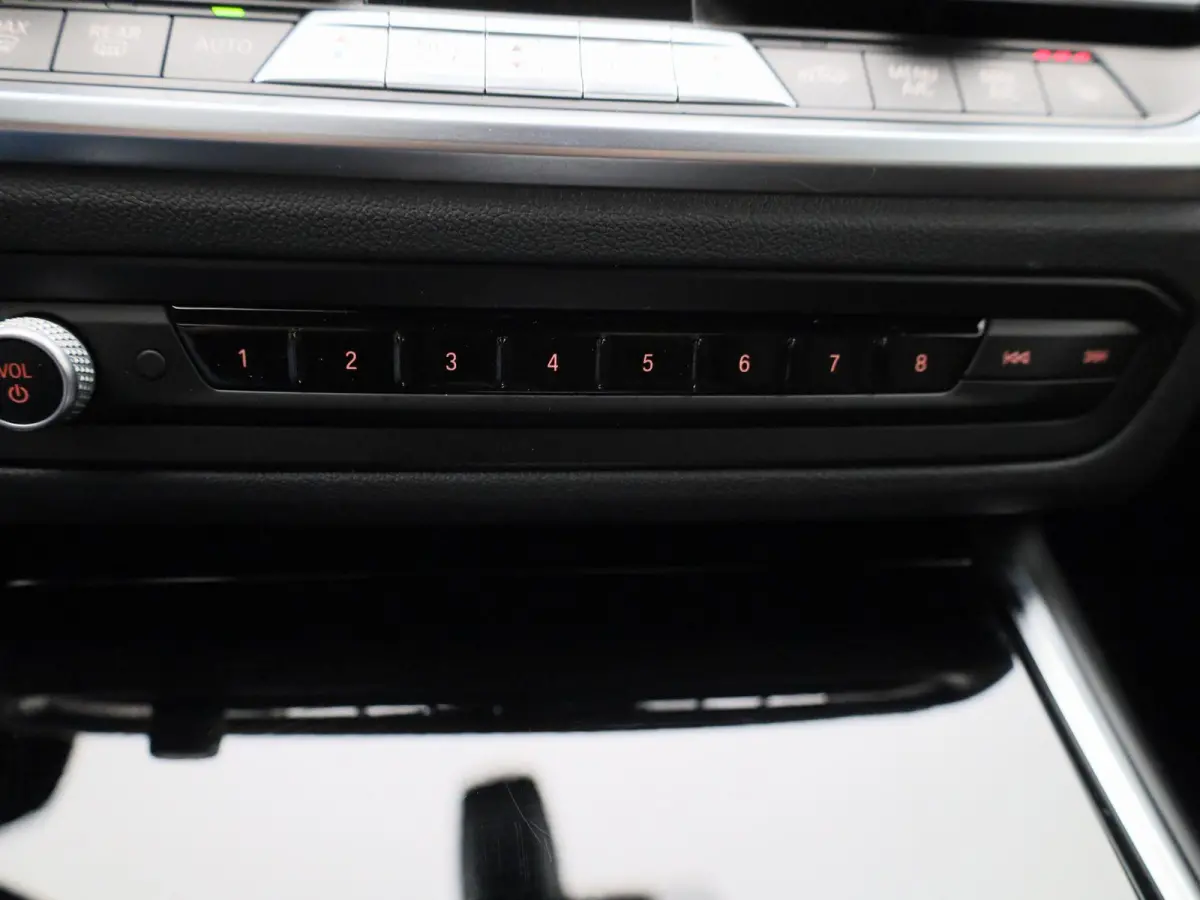 330e eDrive Edition | Automaat | LMV | Leder | 360 Camera | Parkeer sensoren | Virtual cockpit | Stoel verwarming | Elec. Achterklep | Navigatie | Climate control | Sfeer verlichting