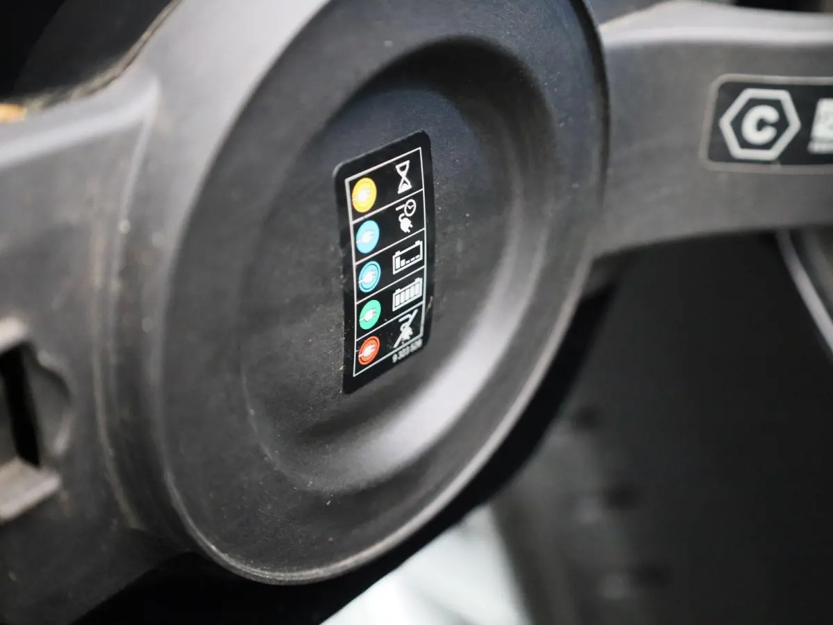 330e eDrive Edition | Automaat | LMV | Leder | 360 Camera | Parkeer sensoren | Virtual cockpit | Stoel verwarming | Elec. Achterklep | Navigatie | Climate control | Sfeer verlichting