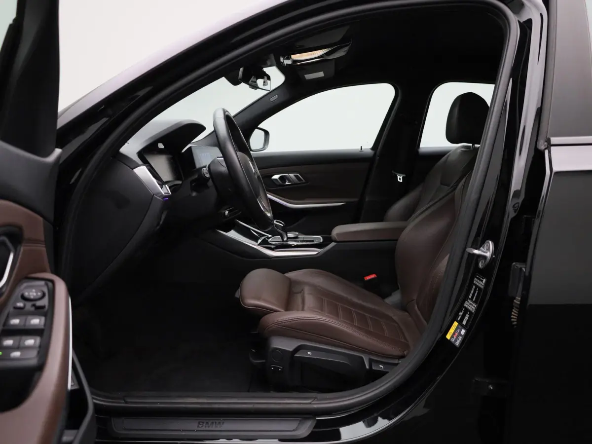 330e eDrive Edition | Automaat | LMV | Leder | 360 Camera | Parkeer sensoren | Virtual cockpit | Stoel verwarming | Elec. Achterklep | Navigatie | Climate control | Sfeer verlichting