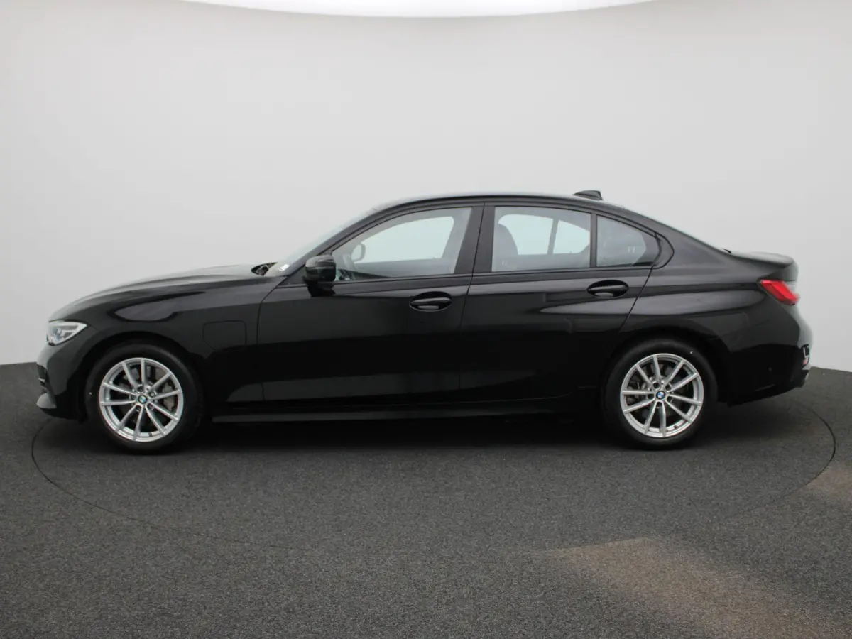 330e eDrive Edition | Automaat | LMV | Leder | 360 Camera | Parkeer sensoren | Virtual cockpit | Stoel verwarming | Elec. Achterklep | Navigatie | Climate control | Sfeer verlichting