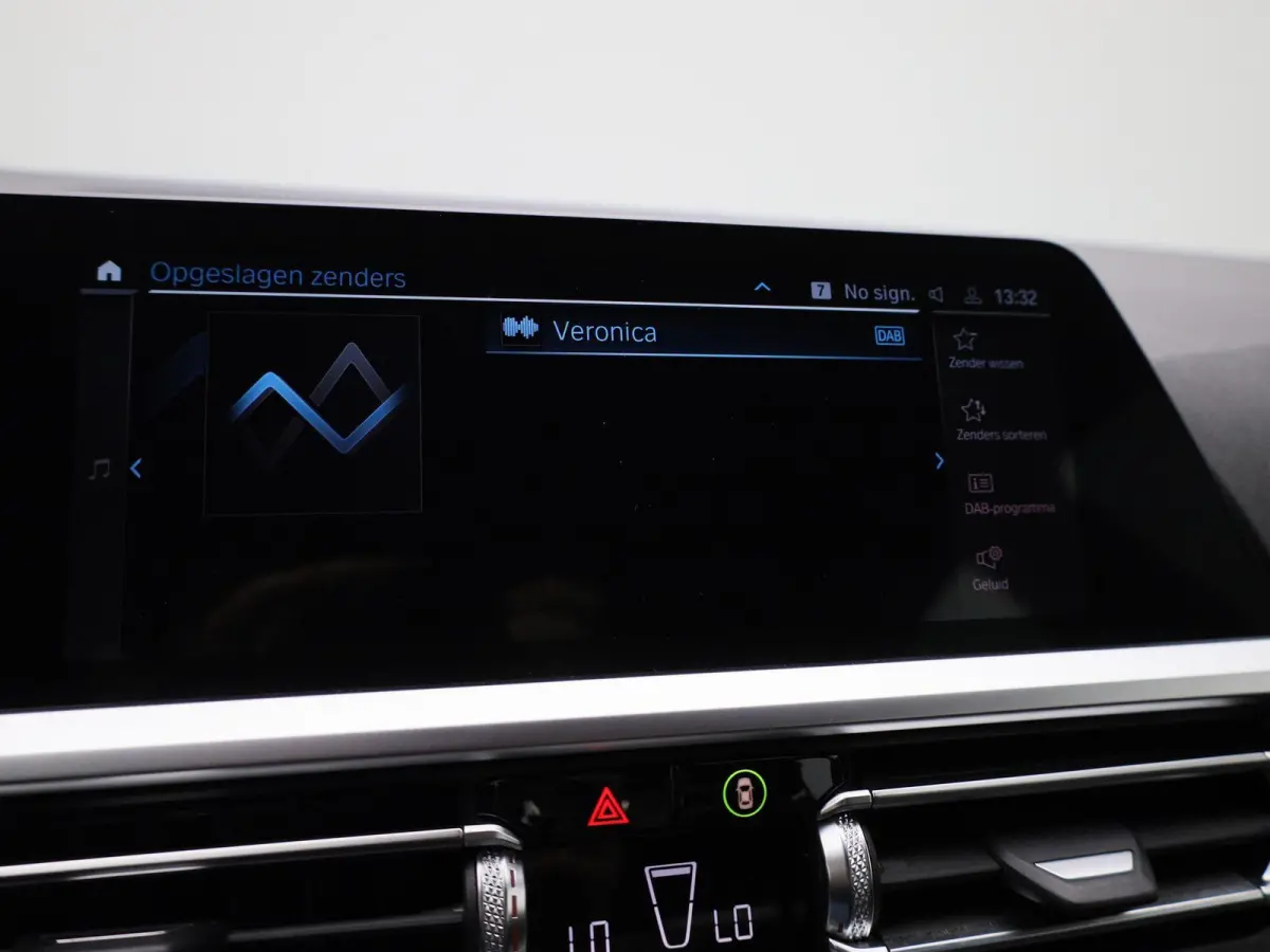 330e eDrive Edition | Automaat | LMV | Leder | 360 Camera | Parkeer sensoren | Virtual cockpit | Stoel verwarming | Elec. Achterklep | Navigatie | Climate control | Sfeer verlichting