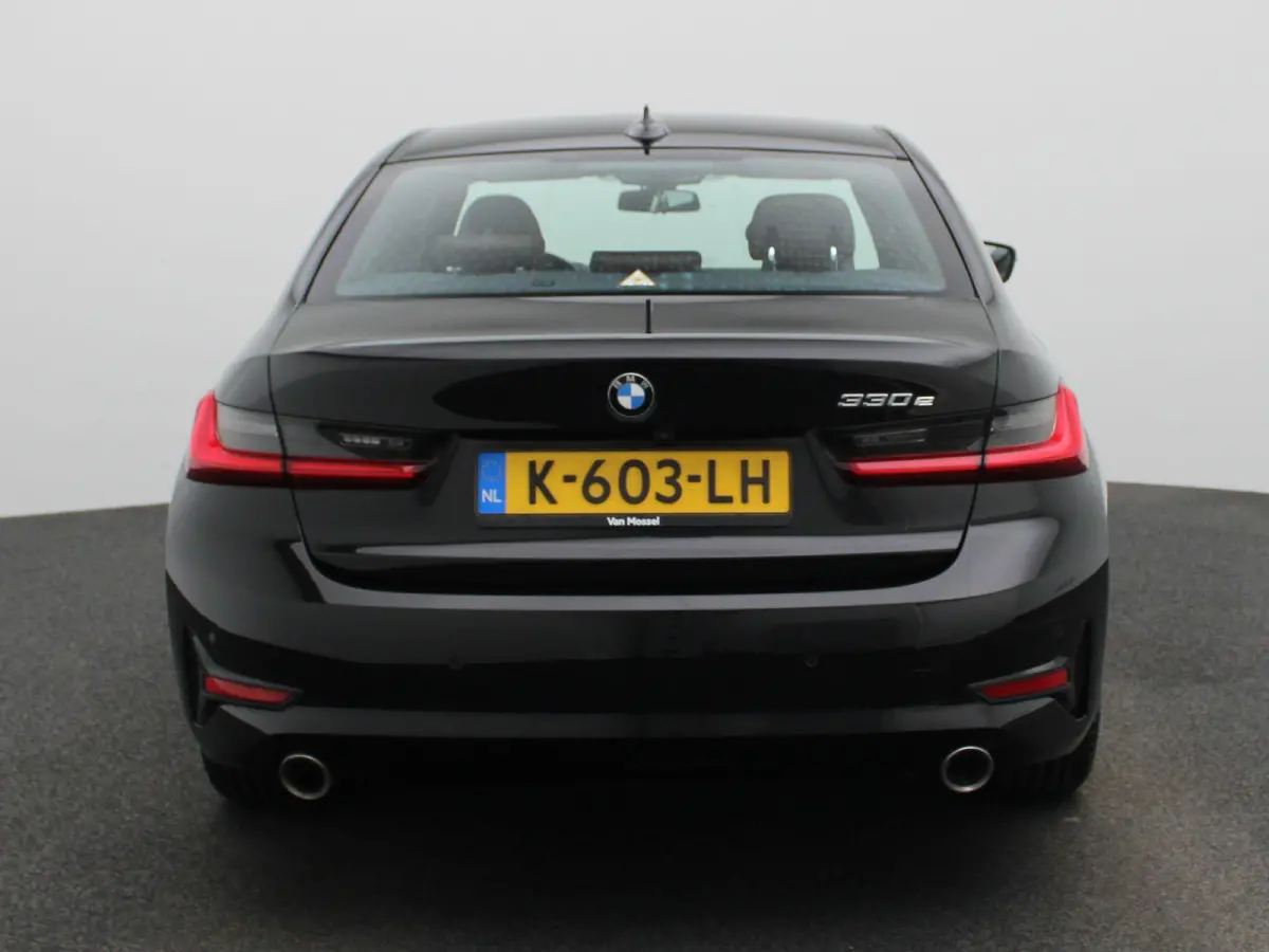330e eDrive Edition | Automaat | LMV | Leder | 360 Camera | Parkeer sensoren | Virtual cockpit | Stoel verwarming | Elec. Achterklep | Navigatie | Climate control | Sfeer verlichting
