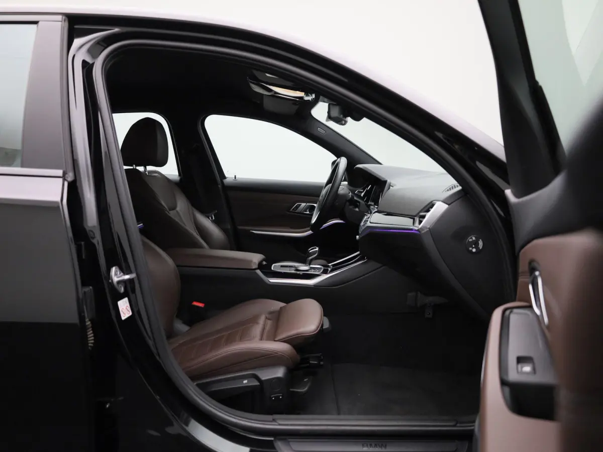 330e eDrive Edition | Automaat | LMV | Leder | 360 Camera | Parkeer sensoren | Virtual cockpit | Stoel verwarming | Elec. Achterklep | Navigatie | Climate control | Sfeer verlichting