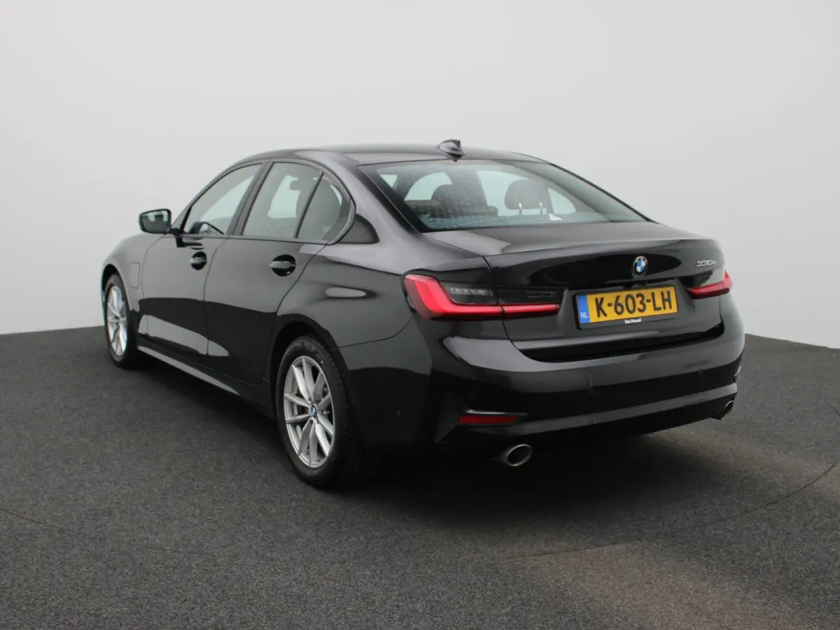 330e eDrive Edition | Automaat | LMV | Leder | 360 Camera | Parkeer sensoren | Virtual cockpit | Stoel verwarming | Elec. Achterklep | Navigatie | Climate control | Sfeer verlichting