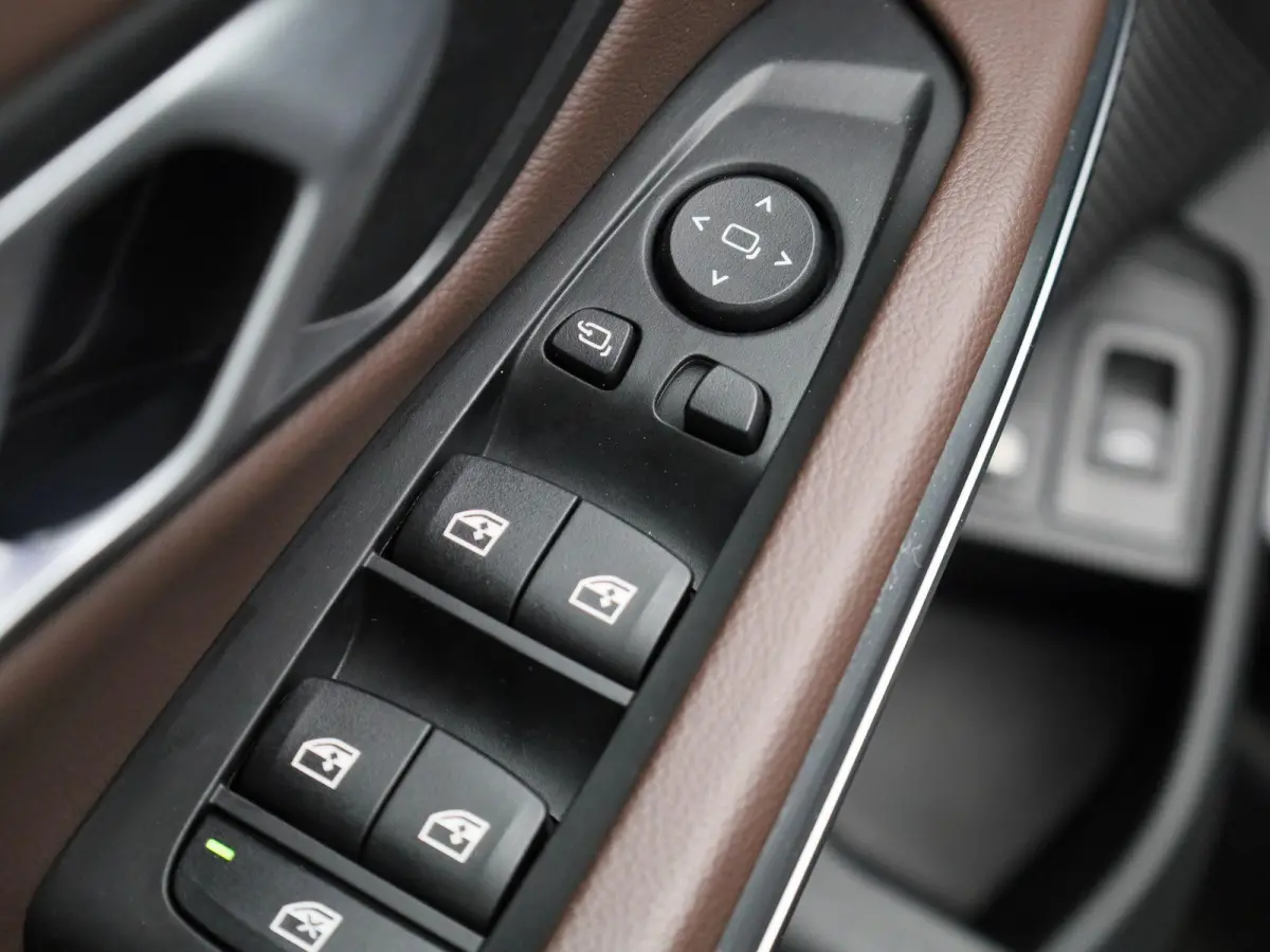 330e eDrive Edition | Automaat | LMV | Leder | 360 Camera | Parkeer sensoren | Virtual cockpit | Stoel verwarming | Elec. Achterklep | Navigatie | Climate control | Sfeer verlichting