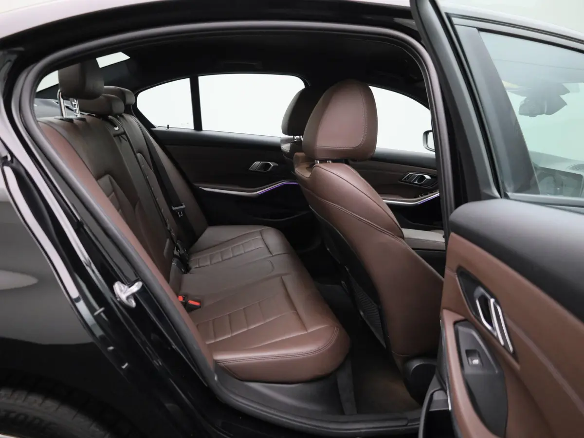 330e eDrive Edition | Automaat | LMV | Leder | 360 Camera | Parkeer sensoren | Virtual cockpit | Stoel verwarming | Elec. Achterklep | Navigatie | Climate control | Sfeer verlichting