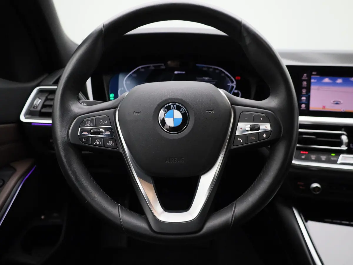 330e eDrive Edition | Automaat | LMV | Leder | 360 Camera | Parkeer sensoren | Virtual cockpit | Stoel verwarming | Elec. Achterklep | Navigatie | Climate control | Sfeer verlichting
