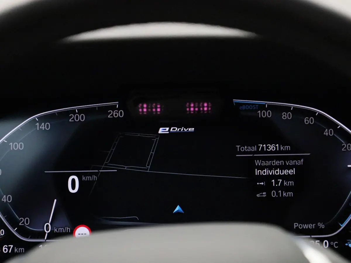 330e eDrive Edition | Automaat | LMV | Leder | 360 Camera | Parkeer sensoren | Virtual cockpit | Stoel verwarming | Elec. Achterklep | Navigatie | Climate control | Sfeer verlichting