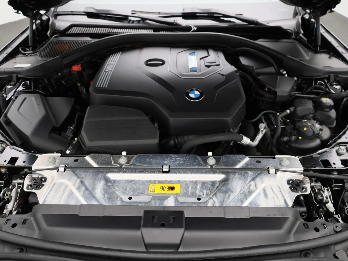 330e eDrive Edition | Automaat | LMV | Leder | 360 Camera | Parkeer sensoren | Virtual cockpit | Stoel verwarming | Elec. Achterklep | Navigatie | Climate control | Sfeer verlichting