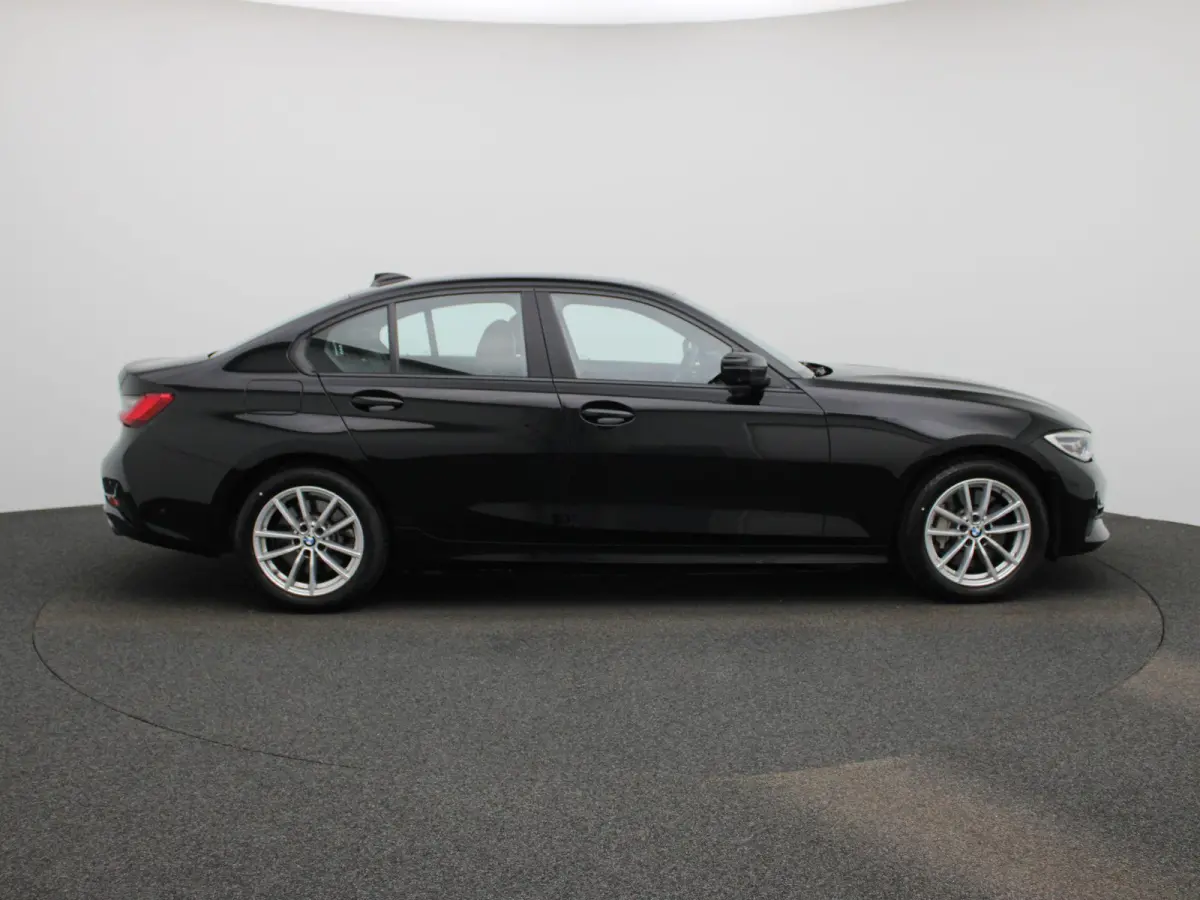 330e eDrive Edition | Automaat | LMV | Leder | 360 Camera | Parkeer sensoren | Virtual cockpit | Stoel verwarming | Elec. Achterklep | Navigatie | Climate control | Sfeer verlichting