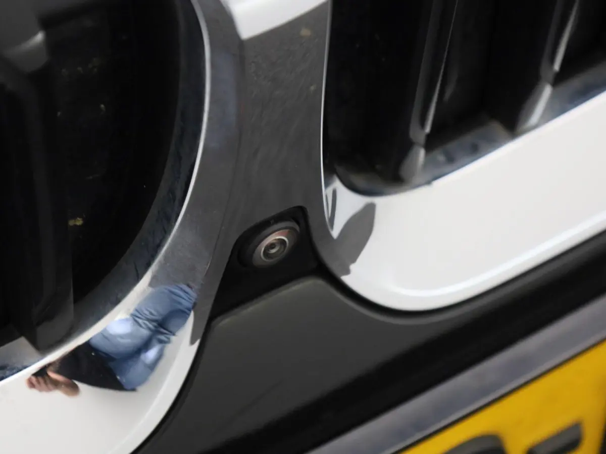 330e eDrive Edition | Automaat | LMV | Leder | 360 Camera | Parkeer sensoren | Virtual cockpit | Stoel verwarming | Elec. Achterklep | Navigatie | Climate control | Sfeer verlichting