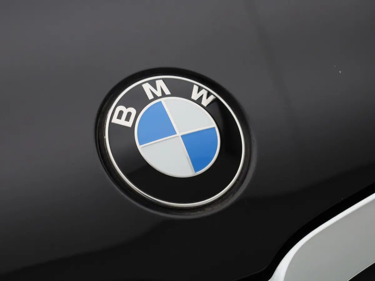 330e eDrive Edition | Automaat | LMV | Leder | 360 Camera | Parkeer sensoren | Virtual cockpit | Stoel verwarming | Elec. Achterklep | Navigatie | Climate control | Sfeer verlichting