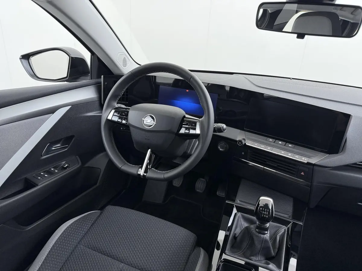 ST 130pk Level 2 | 1ste eigenaar | Trekhaak | AppleCarPlay/Android | Climate | LED lampen