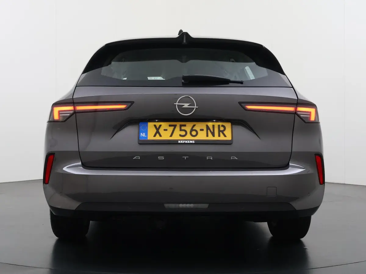 ST 130pk Level 2 | 1ste eigenaar | Trekhaak | AppleCarPlay/Android | Climate | LED lampen