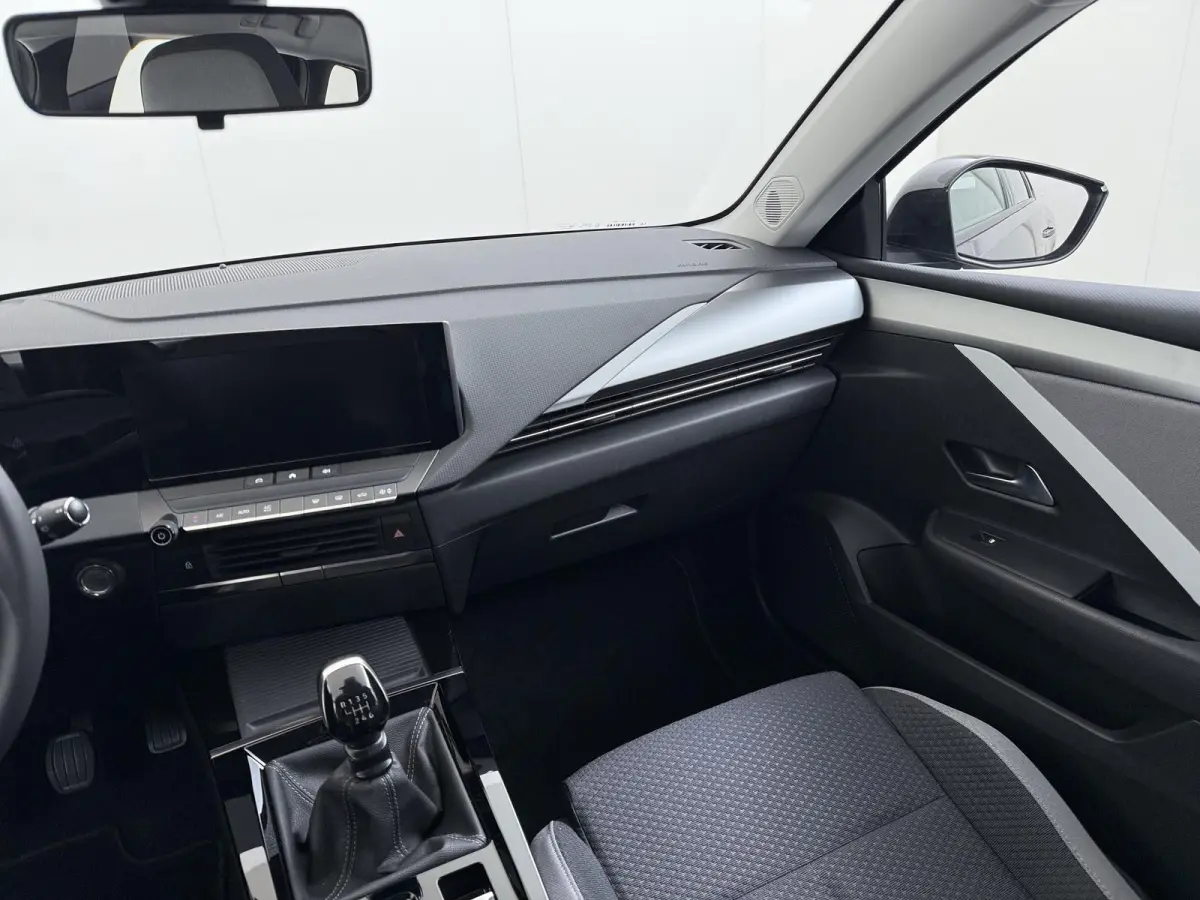 ST 130pk Level 2 | 1ste eigenaar | Trekhaak | AppleCarPlay/Android | Climate | LED lampen