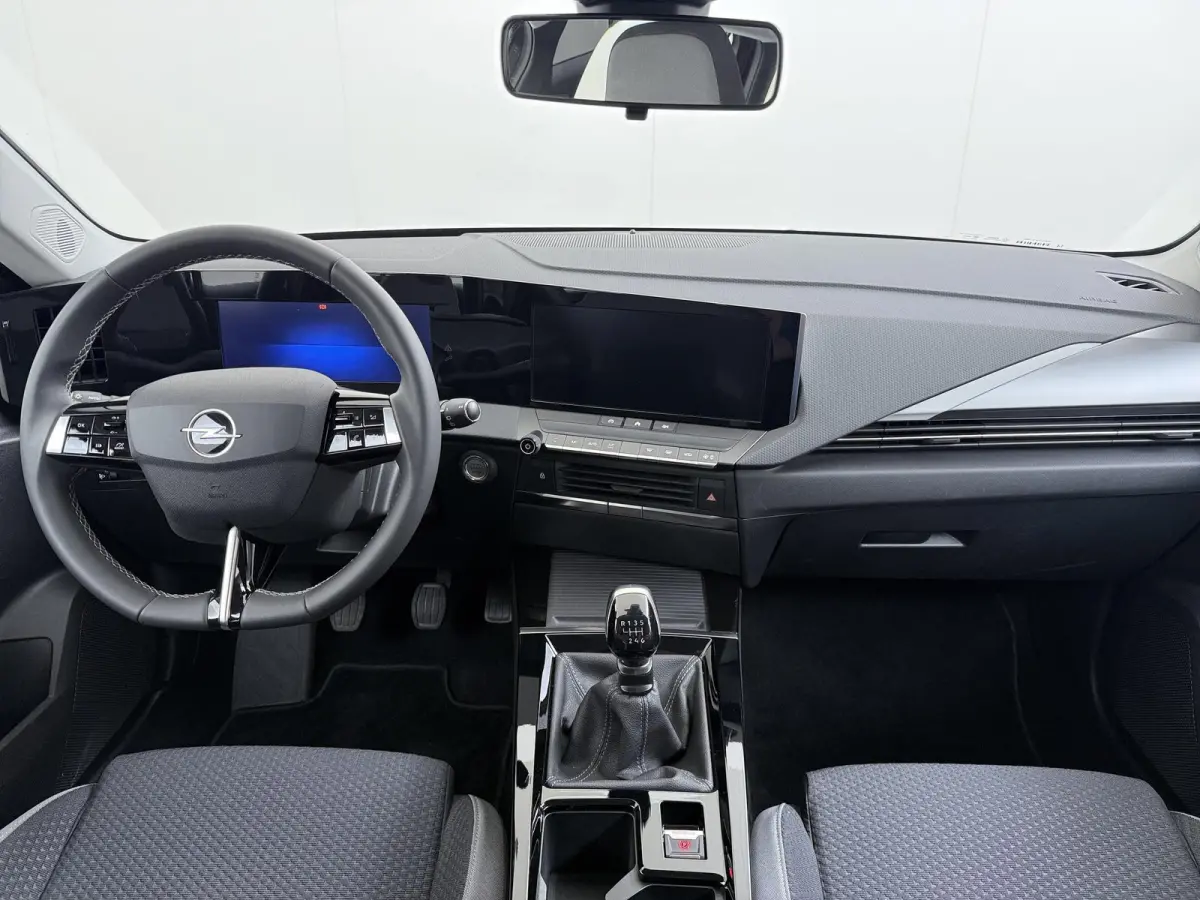 ST 130pk Level 2 | 1ste eigenaar | Trekhaak | AppleCarPlay/Android | Climate | LED lampen
