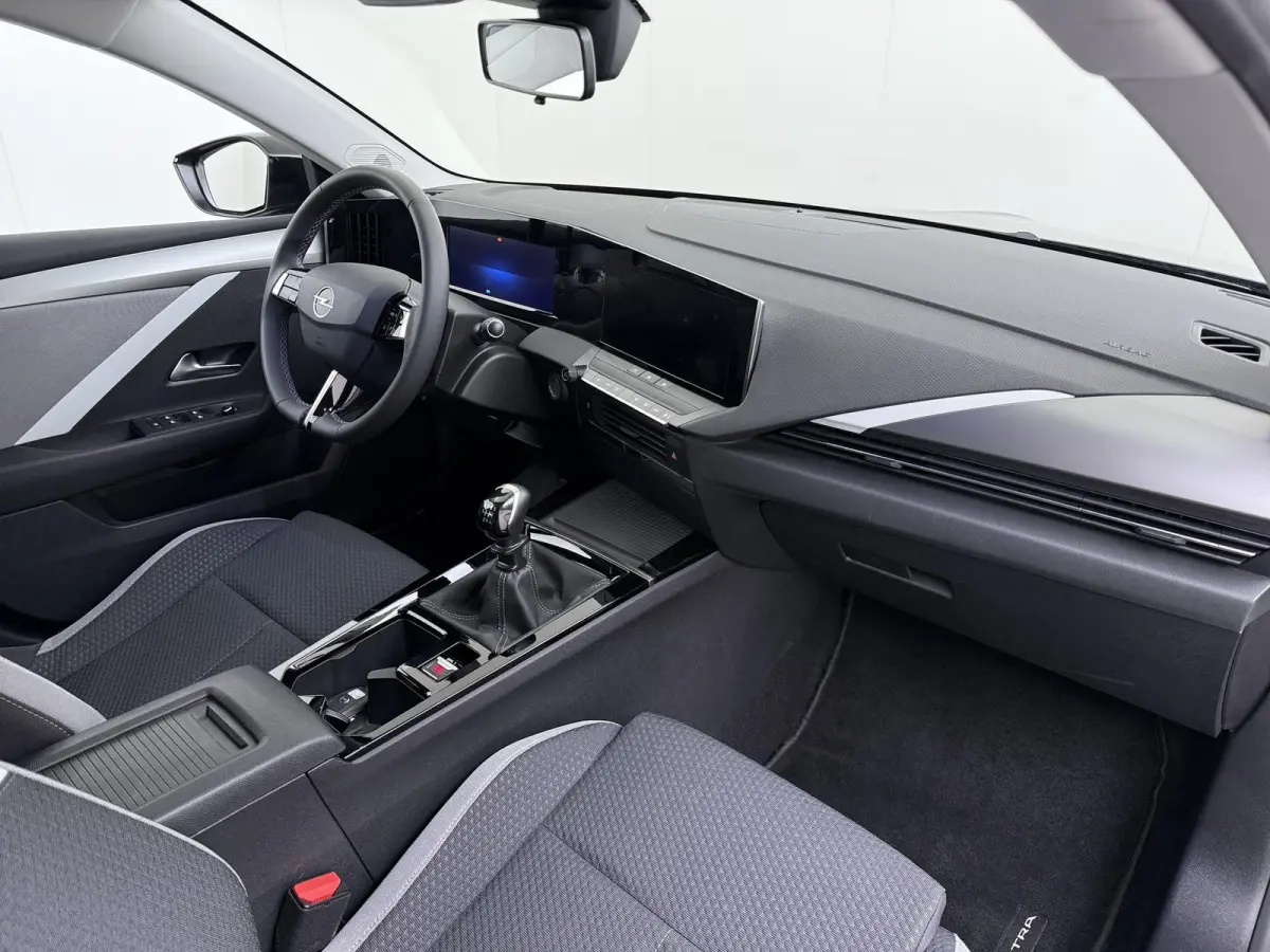 ST 130pk Level 2 | 1ste eigenaar | Trekhaak | AppleCarPlay/Android | Climate | LED lampen