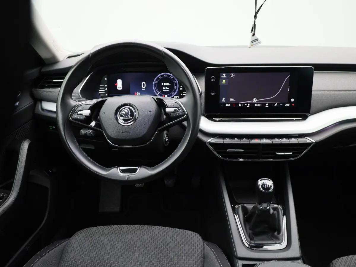 1.5 TSI First Edition | Virtual cockpit | Parkeer sensoren | Elec. achterklep | Navigatie | Stoel verwarming | Cruise control | Apple carplay