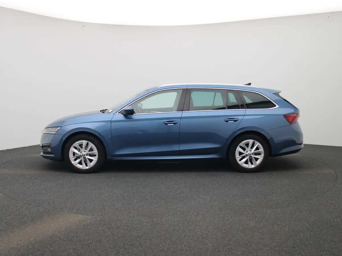 1.5 TSI First Edition | Virtual cockpit | Parkeer sensoren | Elec. achterklep | Navigatie | Stoel verwarming | Cruise control | Apple carplay