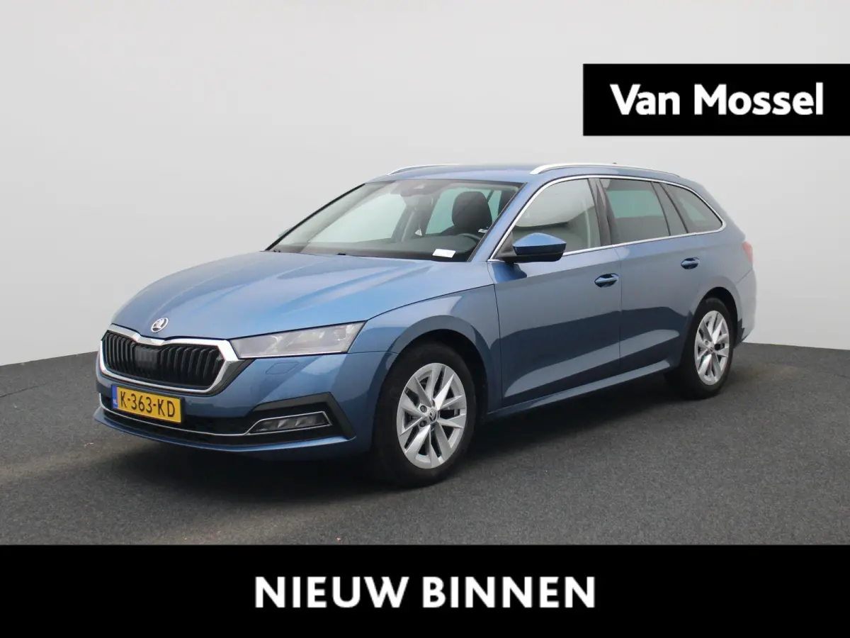 1.5 TSI First Edition | Virtual cockpit | Parkeer sensoren | Elec. achterklep | Navigatie | Stoel verwarming | Cruise control | Apple carplay