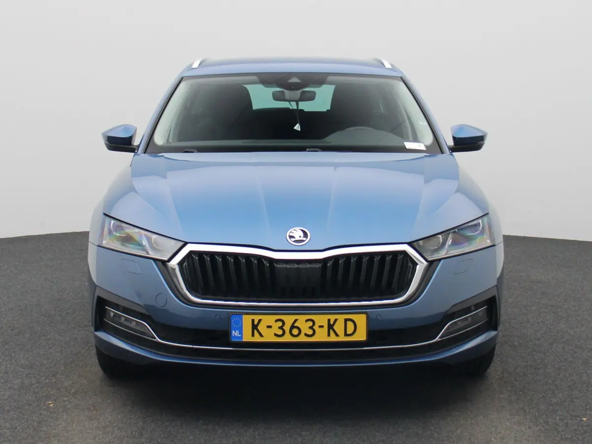 1.5 TSI First Edition | Virtual cockpit | Parkeer sensoren | Elec. achterklep | Navigatie | Stoel verwarming | Cruise control | Apple carplay