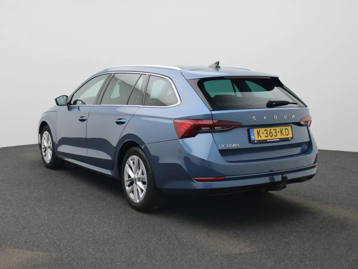 1.5 TSI First Edition | Virtual cockpit | Parkeer sensoren | Elec. achterklep | Navigatie | Stoel verwarming | Cruise control | Apple carplay