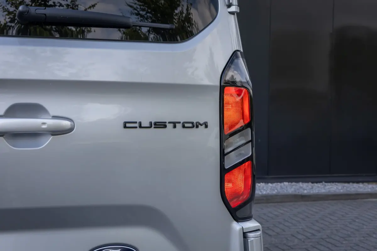 340 2.5 PHEV L2H1 Limited | 8-persoons | Verlengde garantie (5 jaar)