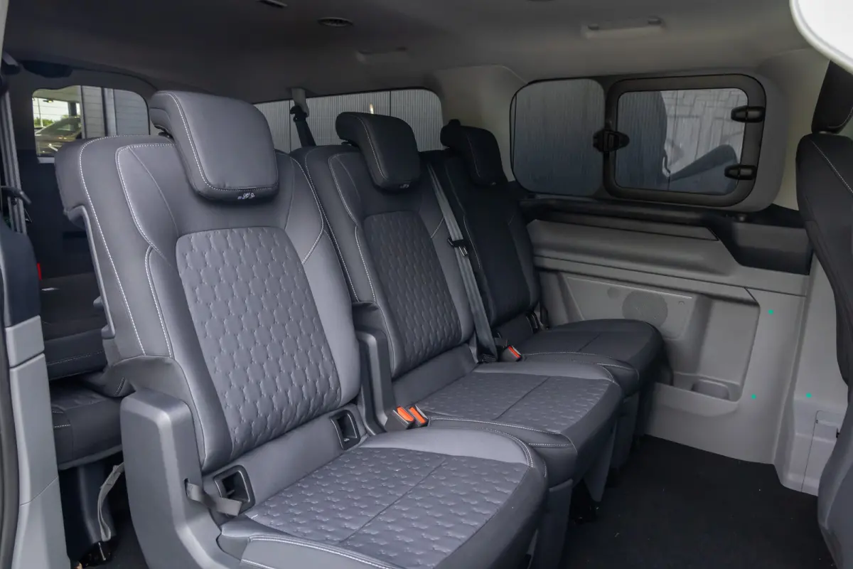340 2.5 PHEV L2H1 Limited | 8-persoons | Verlengde garantie (5 jaar)
