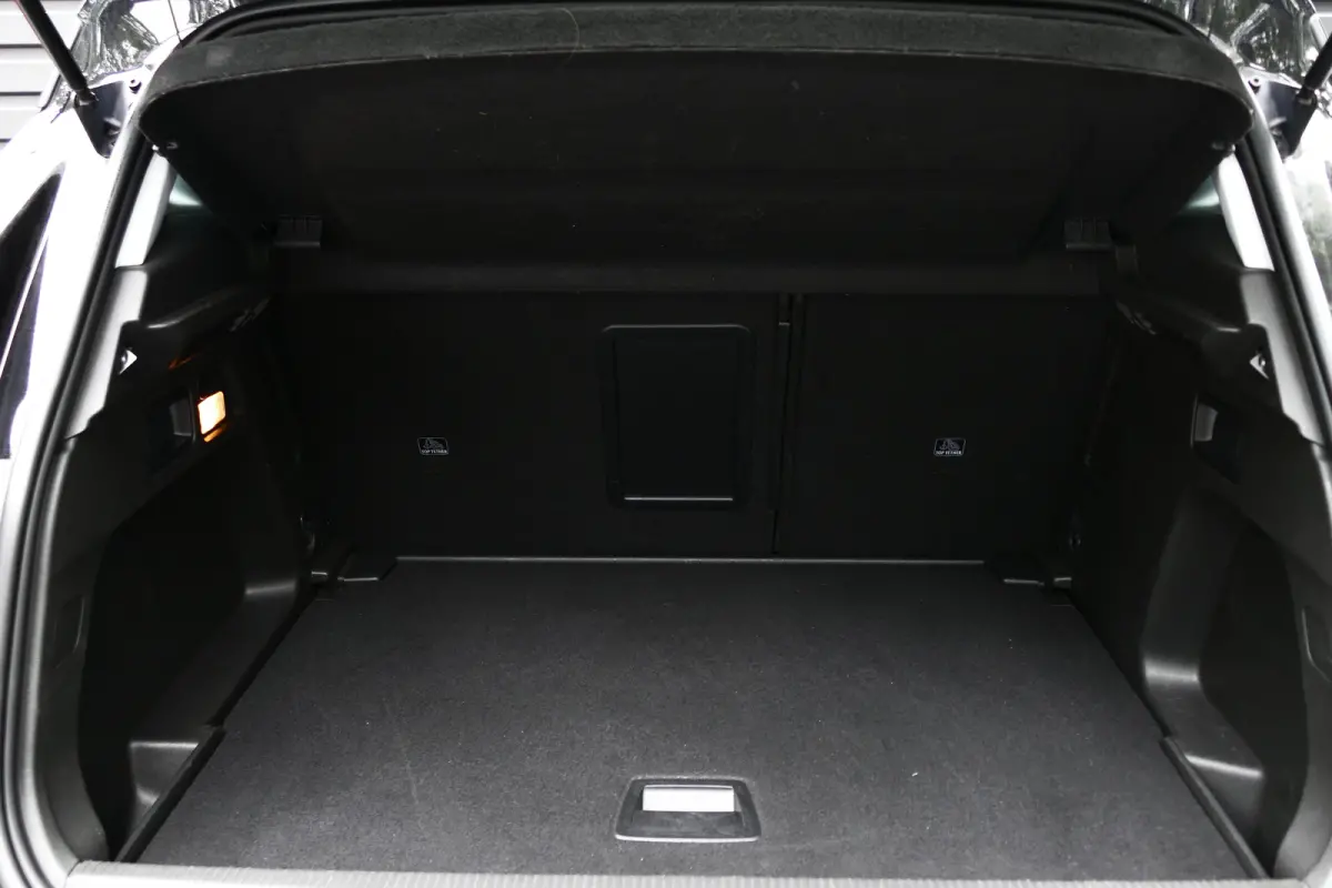 1.2 TURBO 130PK BUSINESS EDITION / CAMERA / TREKHAAK / STOEL-STUURVERWARMING / 17"LMV / NAVI / LED / AIRCO / PDC / BLUETOOTH / CRUISECONTROL / 2E EIGENAAR / SCHITTERENDE STAAT !!