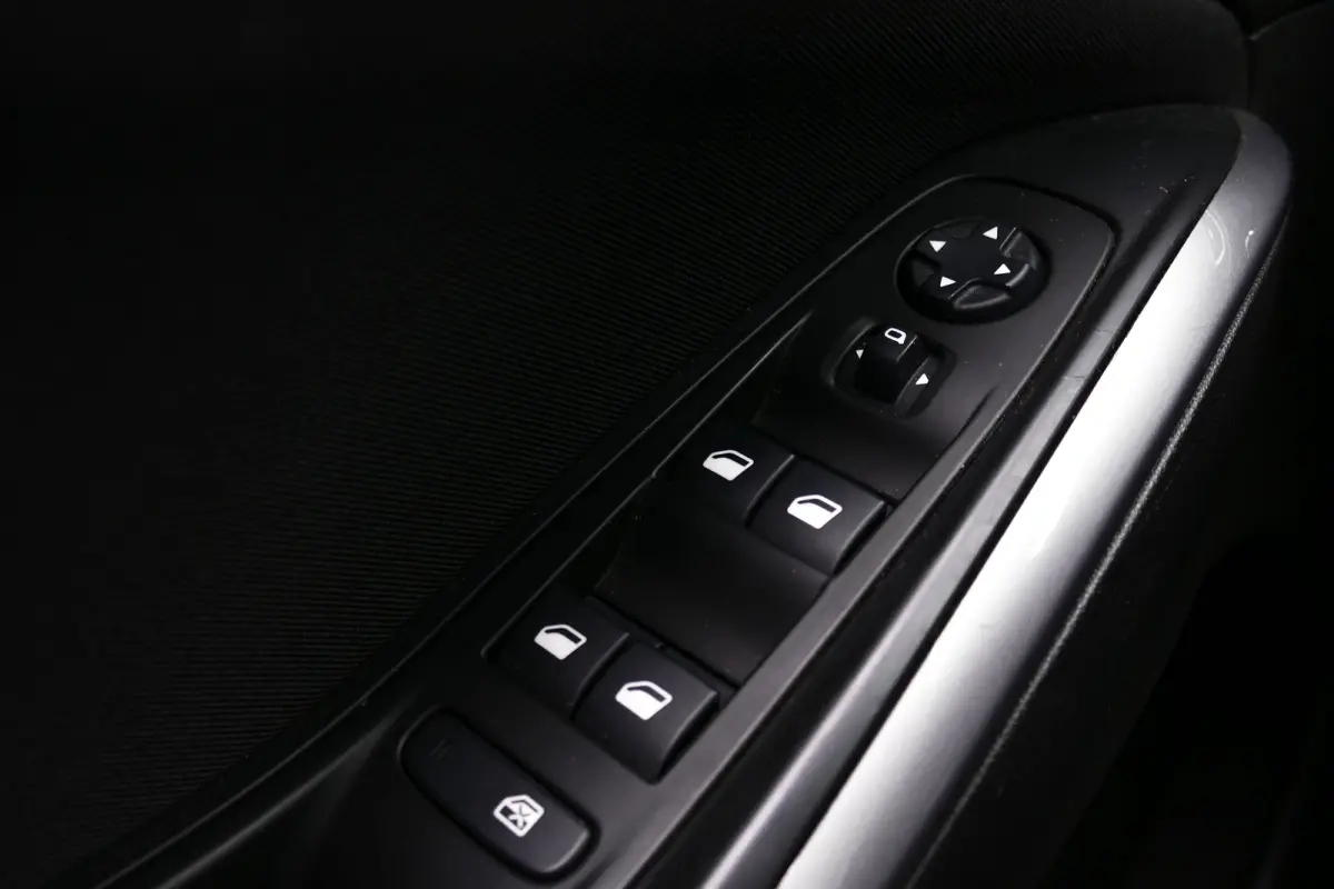 1.2 TURBO 130PK BUSINESS EDITION / CAMERA / TREKHAAK / STOEL-STUURVERWARMING / 17"LMV / NAVI / LED / AIRCO / PDC / BLUETOOTH / CRUISECONTROL / 2E EIGENAAR / SCHITTERENDE STAAT !!
