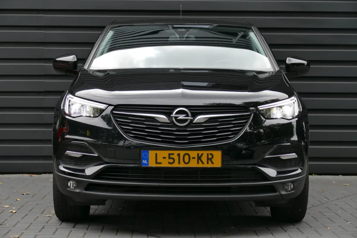 1.2 TURBO 130PK BUSINESS EDITION / CAMERA / TREKHAAK / STOEL-STUURVERWARMING / 17"LMV / NAVI / LED / AIRCO / PDC / BLUETOOTH / CRUISECONTROL / 2E EIGENAAR / SCHITTERENDE STAAT !!