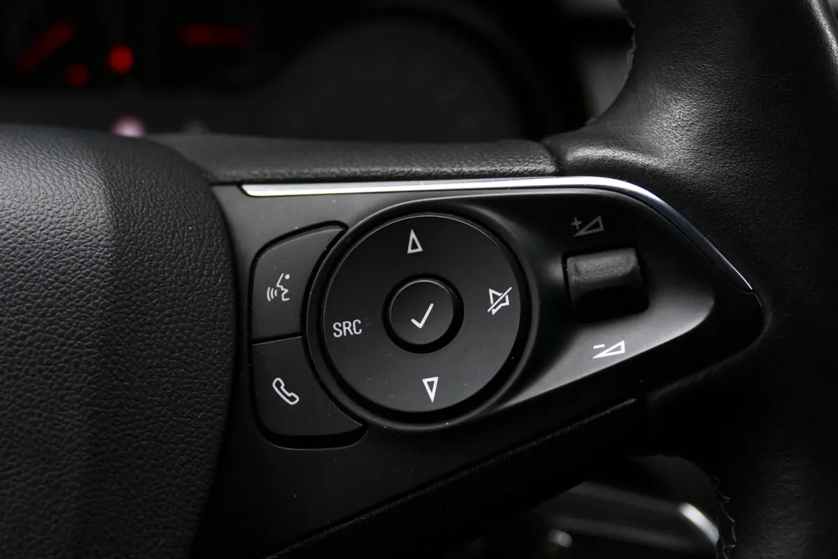 1.2 TURBO 130PK BUSINESS EDITION / CAMERA / TREKHAAK / STOEL-STUURVERWARMING / 17"LMV / NAVI / LED / AIRCO / PDC / BLUETOOTH / CRUISECONTROL / 2E EIGENAAR / SCHITTERENDE STAAT !!
