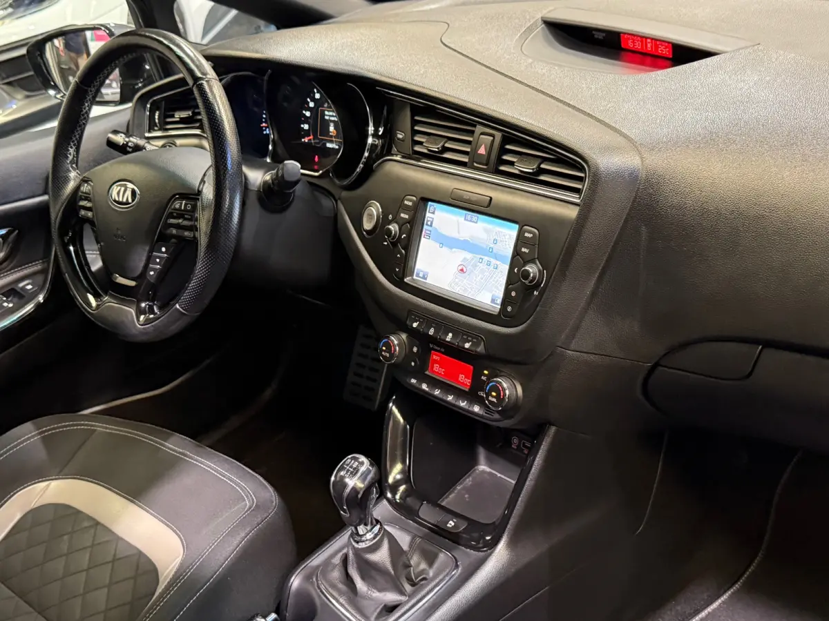 Cee'd 1.0 T-GDi GT-Line Schuifdak Navi Airco Pdc Nieuwe Apk
