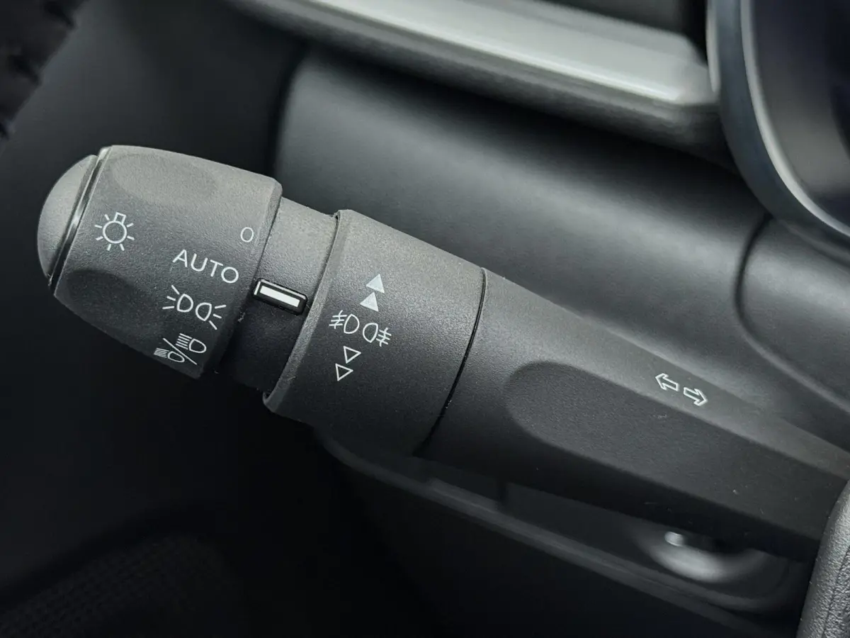 1.2 Shine | 1ste eigenaar | Camera | LED lampen | Navigatie | Climate | AppleCarPlay/Android