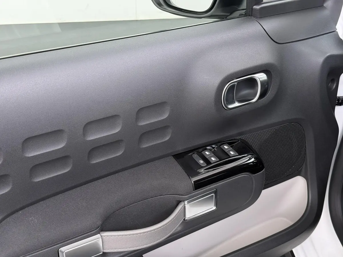 1.2 Shine | 1ste eigenaar | Camera | LED lampen | Navigatie | Climate | AppleCarPlay/Android