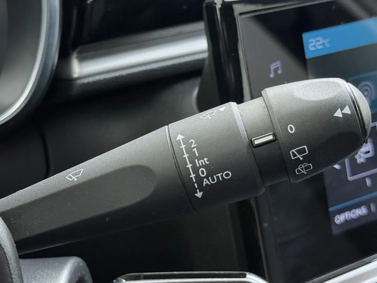 1.2 Shine | 1ste eigenaar | Camera | LED lampen | Navigatie | Climate | AppleCarPlay/Android