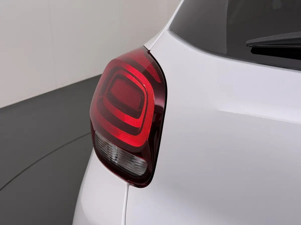 1.2 Shine | 1ste eigenaar | Camera | LED lampen | Navigatie | Climate | AppleCarPlay/Android