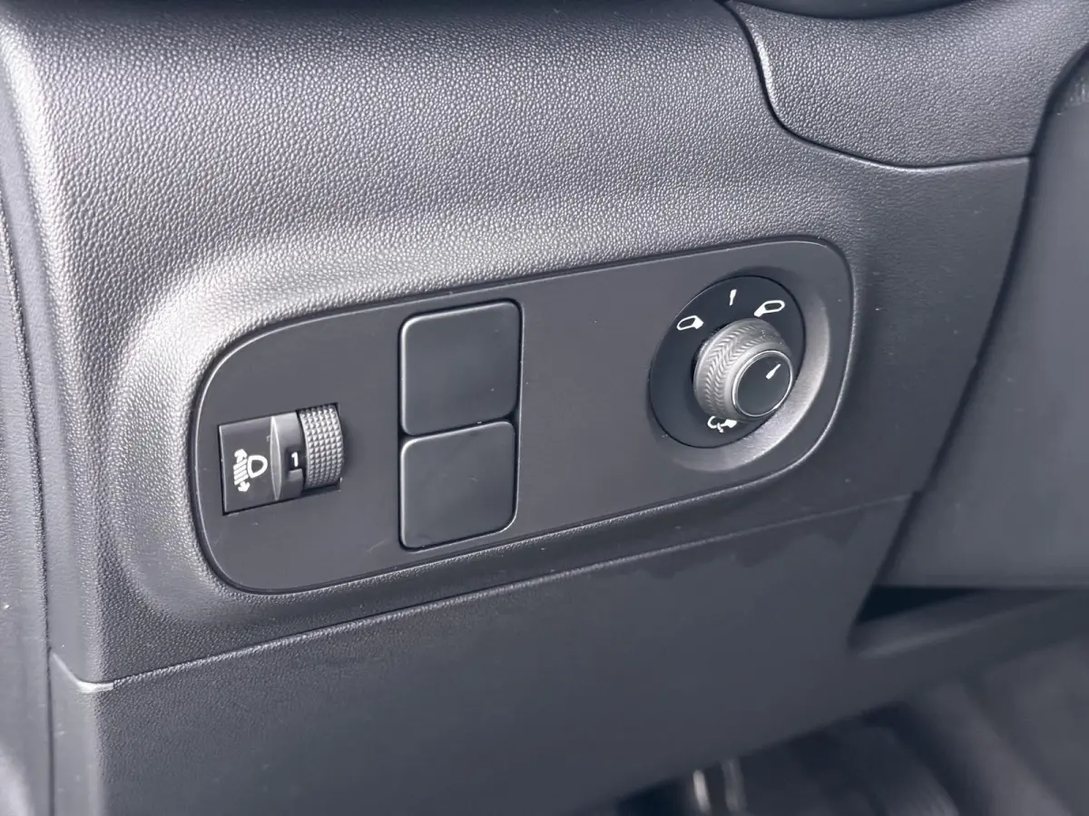 1.2 Shine | 1ste eigenaar | Camera | LED lampen | Navigatie | Climate | AppleCarPlay/Android