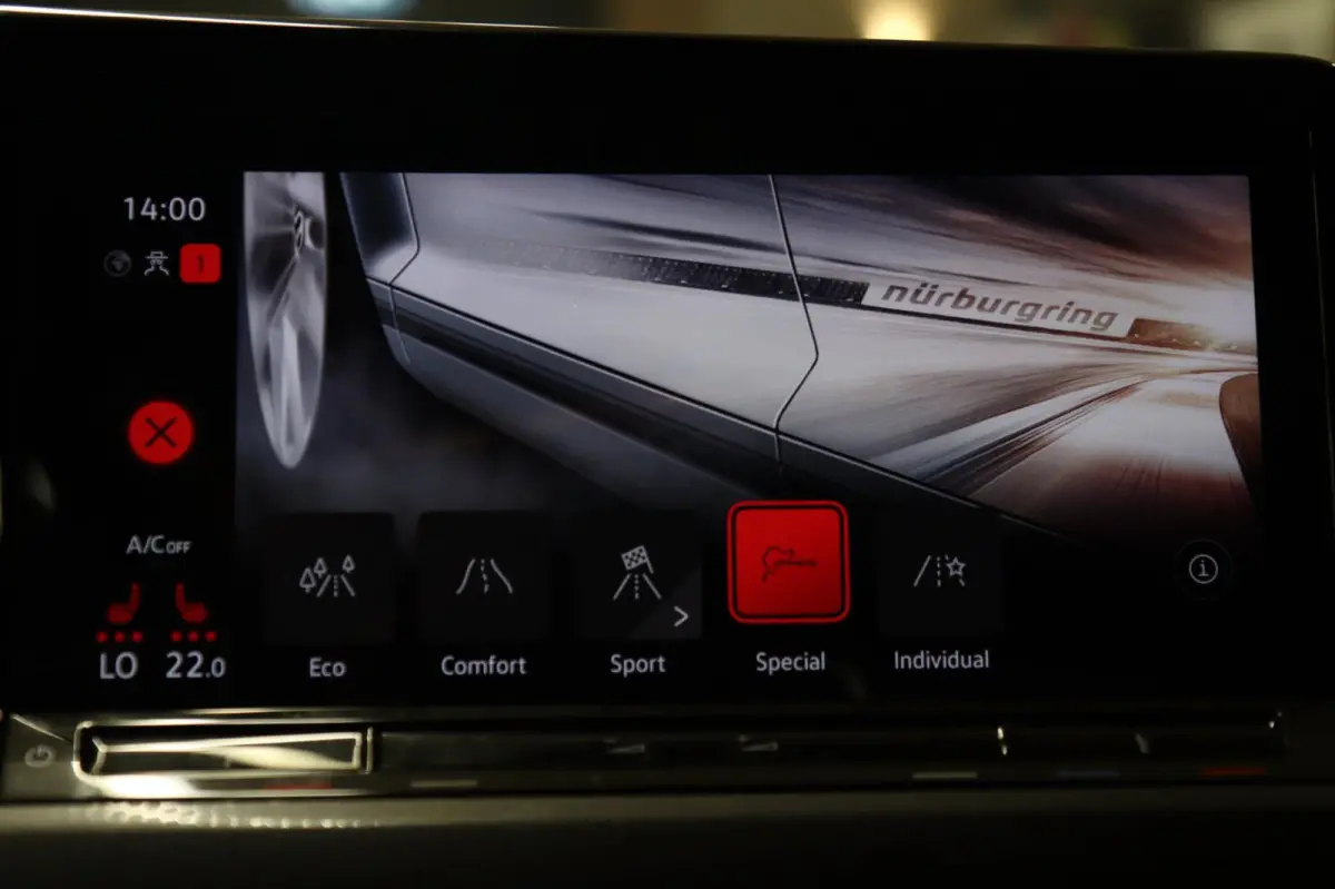 2.0 TSI GTI 45 JAHRE CLUBSPORT AKRA/PANO/ACC/CAM/CARPLAY/IQ-LIGHT/VOLL