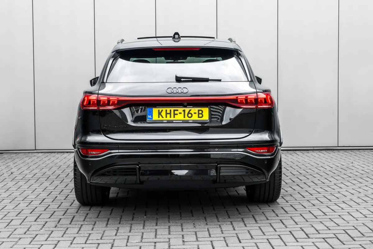 S edition 83 kWh / 252 pk | 4-voudig instelbare lendensteunen in de voorstoelen | Adaptive air suspension | Adaptive cruise control