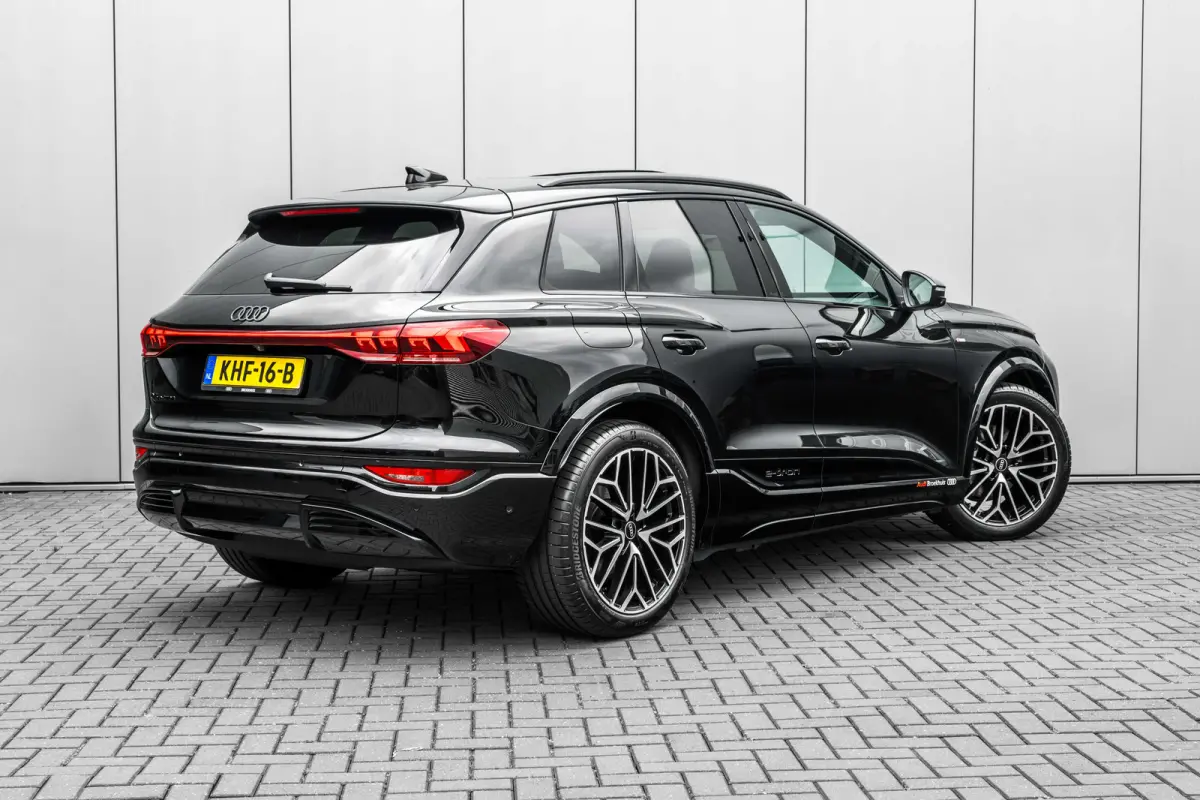 S edition 83 kWh / 252 pk | 4-voudig instelbare lendensteunen in de voorstoelen | Adaptive air suspension | Adaptive cruise control