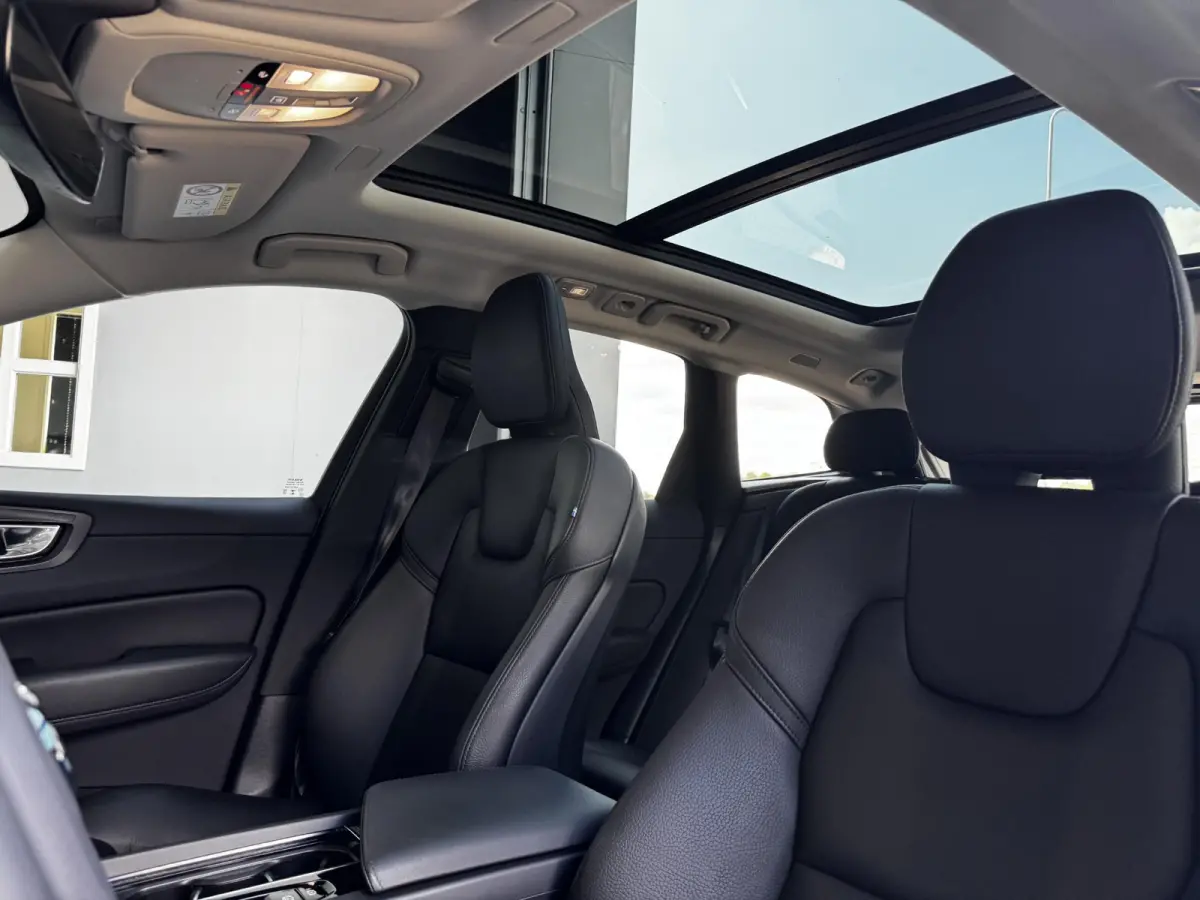 2.0 T6 Plug-in hybrid AWD Plus Dark 350 PK | Long range | R design | 21 Inch | Trekhaak | 360 Camera | Carplay