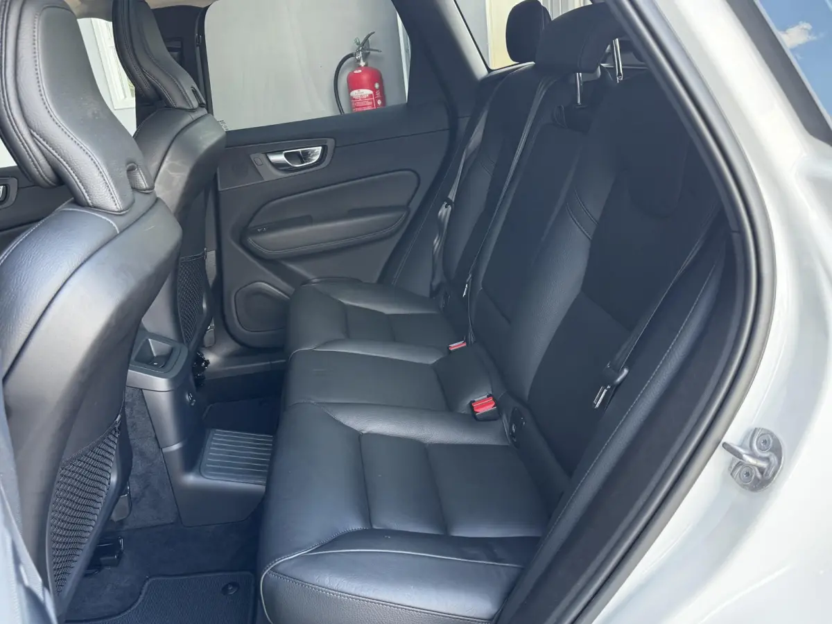 2.0 T6 Plug-in hybrid AWD Plus Dark 350 PK | Long range | R design | 21 Inch | Trekhaak | 360 Camera | Carplay
