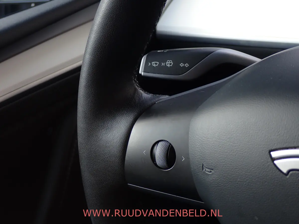 Long Range AWD 75kWh 90%SOH TREKHAAK + 20-INCH / PREMIUM-WHITE INTERIEUR