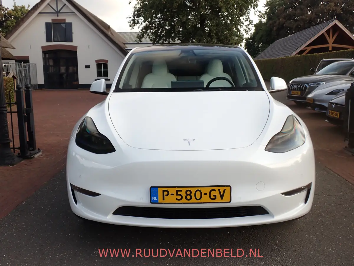 Long Range AWD 75kWh 90%SOH TREKHAAK + 20-INCH / PREMIUM-WHITE INTERIEUR
