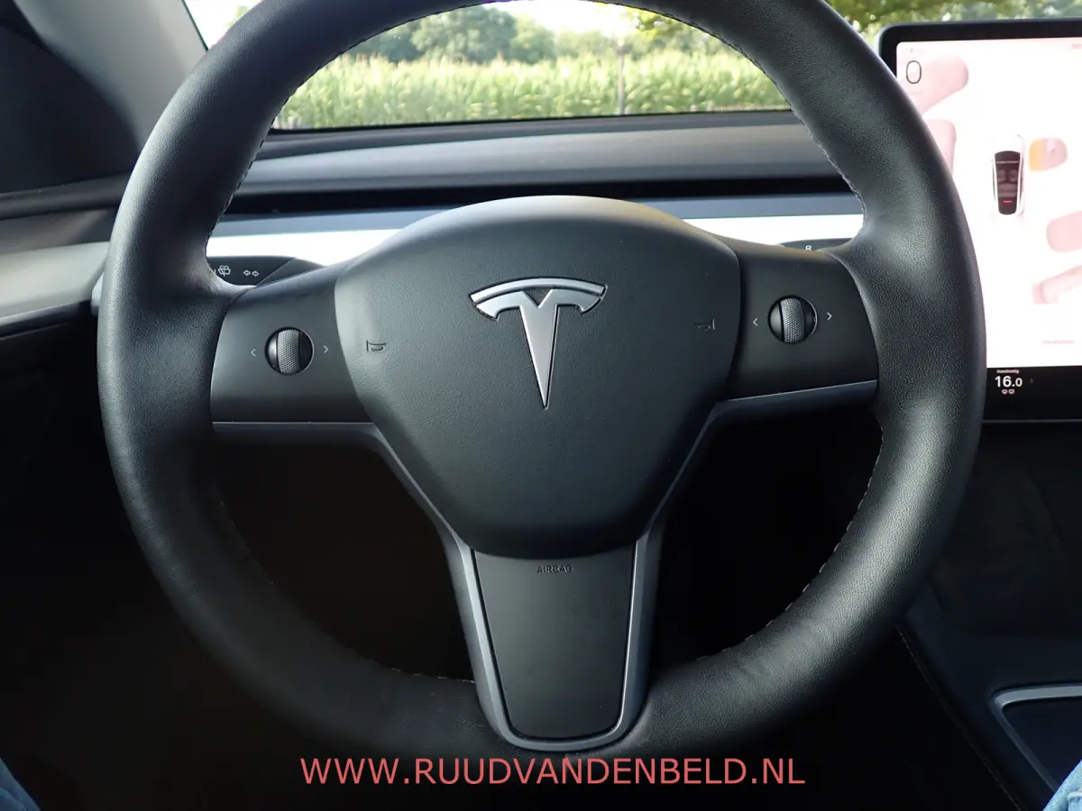 Long Range AWD 75kWh 90%SOH TREKHAAK + 20-INCH / PREMIUM-WHITE INTERIEUR