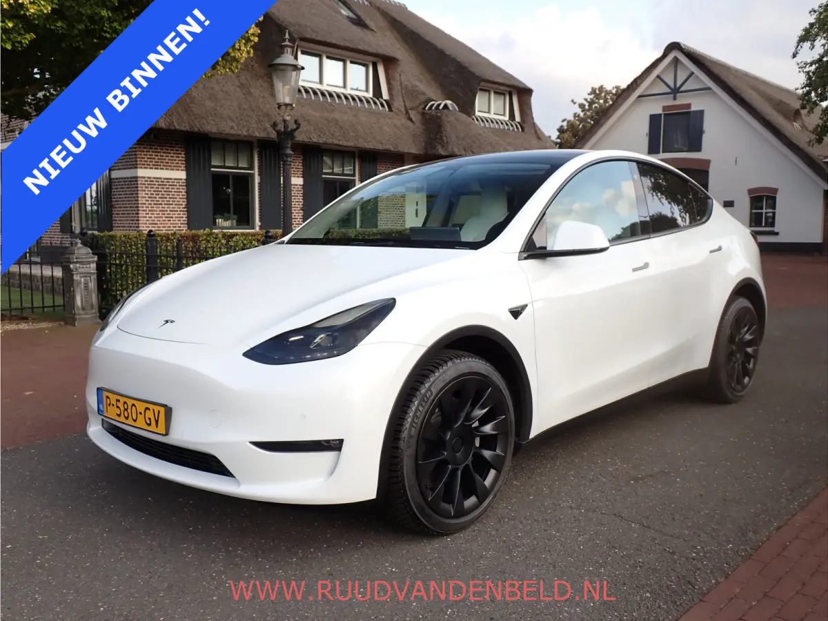Long Range AWD 75kWh 90%SOH TREKHAAK + 20-INCH / PREMIUM-WHITE INTERIEUR