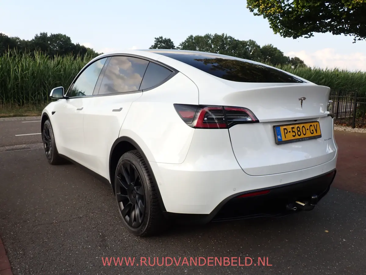 Long Range AWD 75kWh 90%SOH TREKHAAK + 20-INCH / PREMIUM-WHITE INTERIEUR